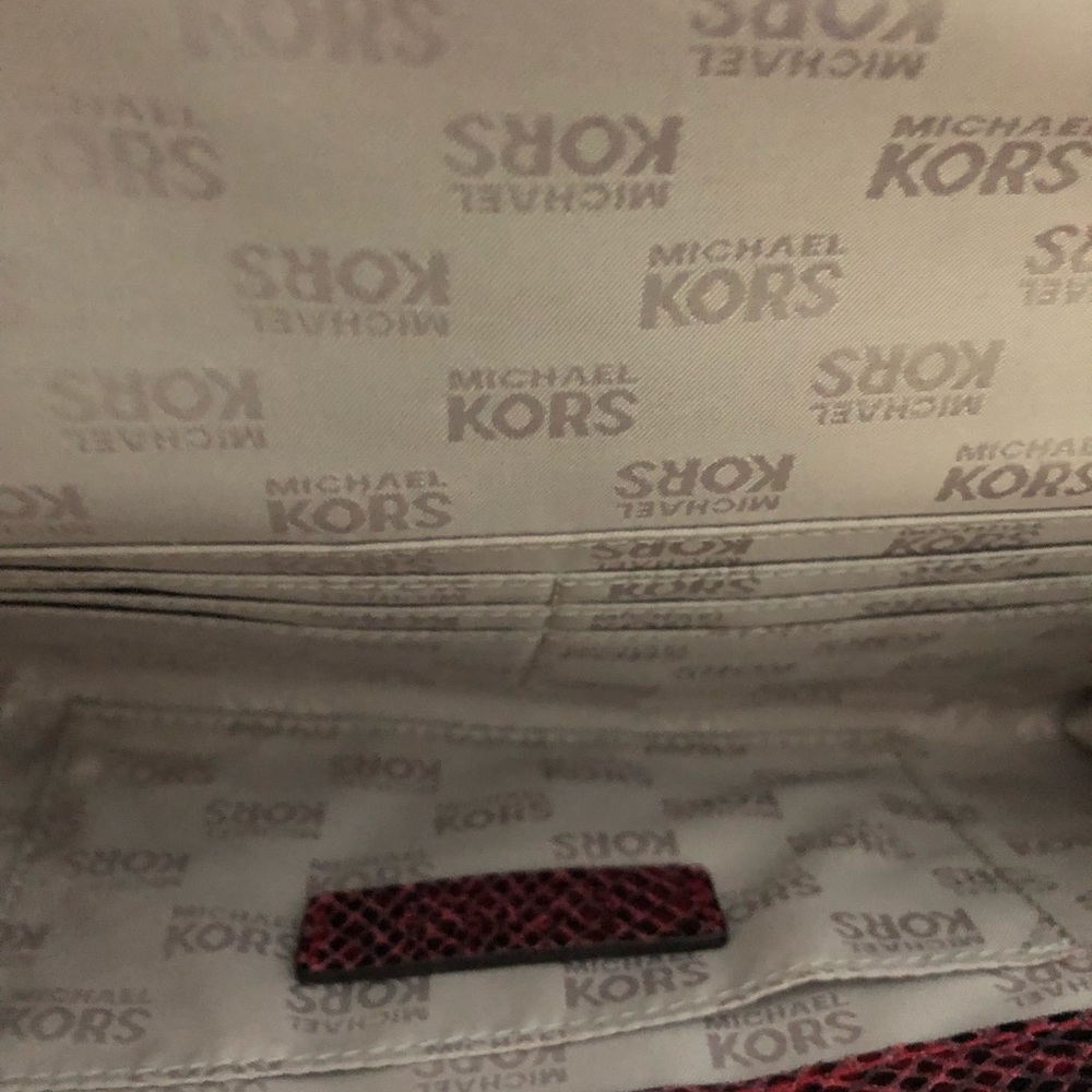 Micheal Kors leather - Picture 3 of 6